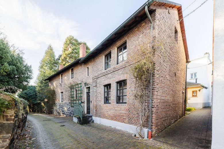 Historische Villa mit Rheinblick, Nebenhaus und Parkanlage in Erpel! – Nebengebäude mit Wohnung