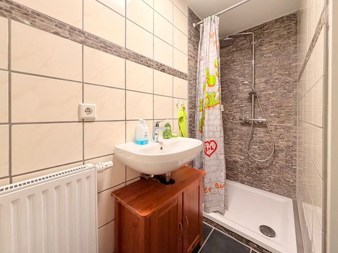Modernisiertes EFH auf großzügigem Grundstück in begehrter Wohnlage – Badezimmer UG