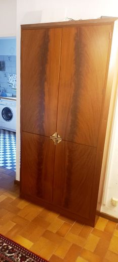 Sonnige Maisonettewohnung – Flur Designer-Wandschrank