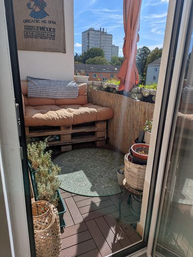 | Solide Rendite Nahe MIRA | Intelligenter 4-Zimmer-Schnitt mit Sonnenausrichtung | – Balkon