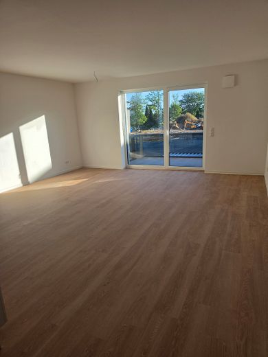 Erstbezug: Moderne Obergeschosswohnung mit Balkon sowie energieeffizientem Wohnkomfort – Offene Wohnküche