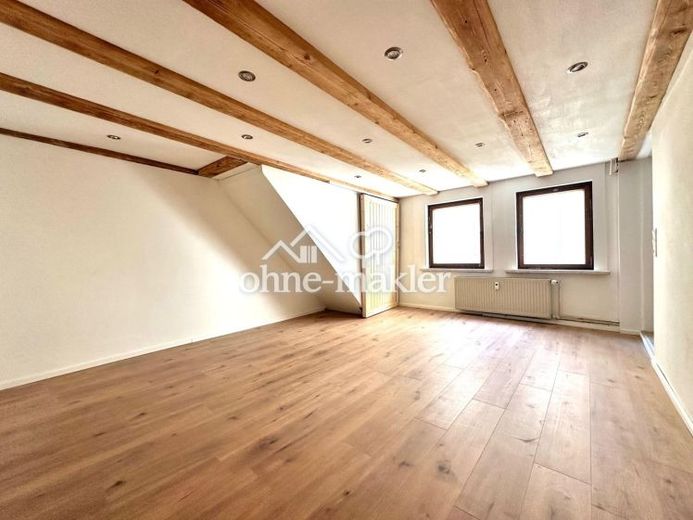 Gerenoveerd maisonnetteappartement met 4 kamers en 110 m² in het centrum van Apolda – Foto 2