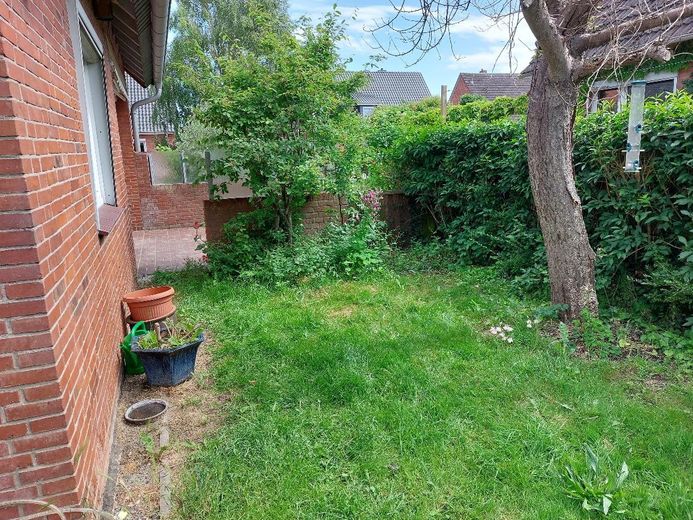 Hint. Garten mit Bl. zur Ter