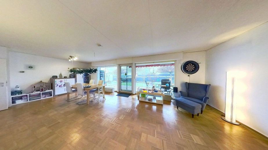 Freistehendes Familienhaus mit Traumgarten, Terrasse, Garage und viel Platz in Reinheim – Wohn- und Esszimmer 1