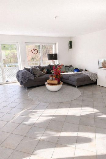 Traumhafte 4-Zimmer-Eigentumswohnung mit XXL-Südterrasse, Kamin und unverbaubarem Panoramablick – Foto 7