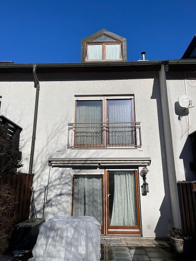 Casa adosada con potencial en Starnberg: cerca del lago, todo a mano – Foto 1