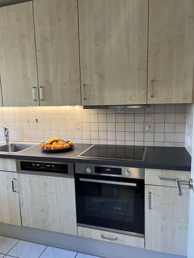 Moderne 4-Zimmer Maisonette-Wohnung mit Balkon und Tiefgarage in Nidderau Eichen – Küche