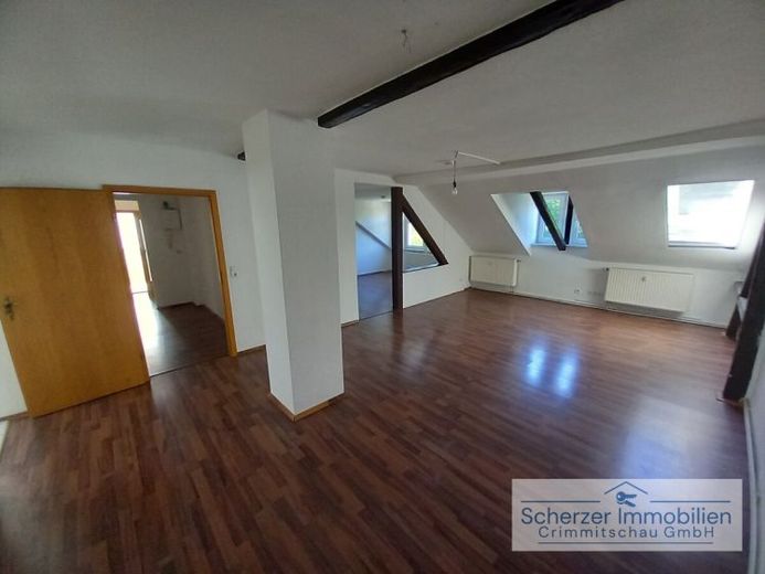 Spazioso appartamento mansardato di 4,5 locali in August-Bebel-Str. 18, disponibile da subito – Foto 1