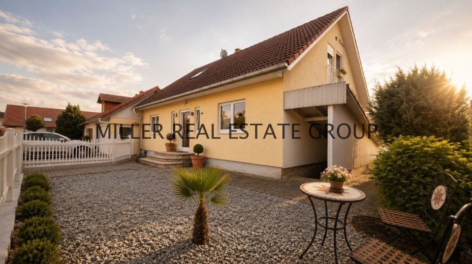 Privates Wohnresort in Altmannstein-Pondorf: Exklusives Einfamilienhaus mit Pool, Sauna, Grillkota, PV-Anlage, Speicher &amp; großer Südwest-Terrasse! – Außenansicht