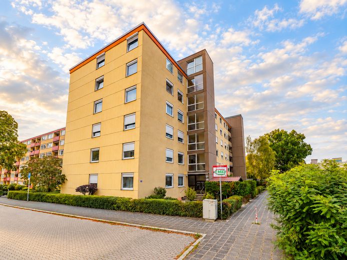Neu sanierte 3 Zimmer Wohnung in Röthenbach – Loggia, Aufzug, keine Käuferprovision – Außenbild