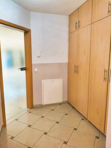 Familienfreundliche und gehobene Doppelhaushälfte mit Erdwärme und ohne Provision – Flureingang