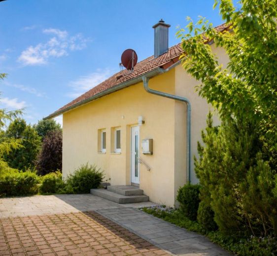 Wunderschönes Einfamilienhaus mit Potenzial: Ein Wohntraum für jeden - Keine Maklerprovision! – Aussenansicht Ost-Seite