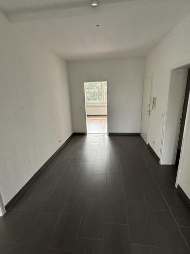Wohntraum: Moderne 3-Zimmer-Wohnung mit 2 Balkonen und viel Platz zum Wohlfühlen! – Zentrale Diele