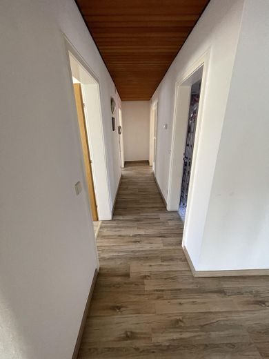 9-Betten-Mitarbeiterwohnung in Nürtingen – ideal für Fahrer & Monteure – Flur