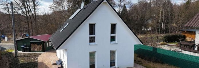Moderna casa unifamiliare con camino, giardino e garage a Bad Brambach