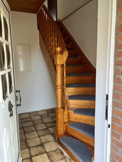 Charmante 4-Zimmer-Maisonette mit Kamin & Einbauküche in Seevetal-Ohlendorf – Eingang/Treppe
