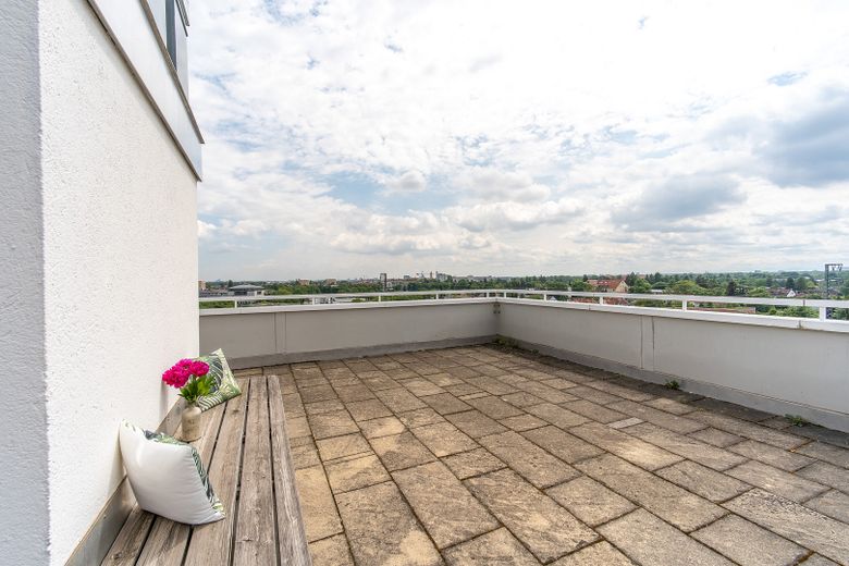 Moderno appartamento ammobiliato di 3 locali con balcone esposto a ovest - spese accessorie incluse – Dachterrasse
