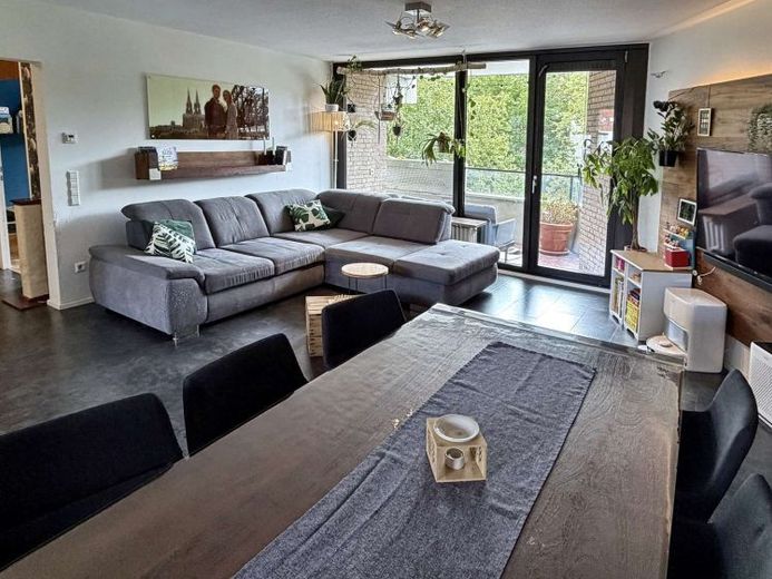 Familienfreundlich & saniert: 3 Zimmer, 102 m² mit 2 Bädern und 2 Balkonen in Köln-Westhoven – Foto 1
