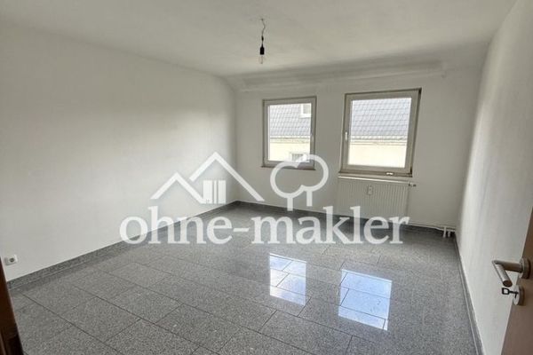 Stadtzentrale Dachgeschosswohnung 2-Zimmer,schön hell,frisch renoviert,Garage,ab sofort