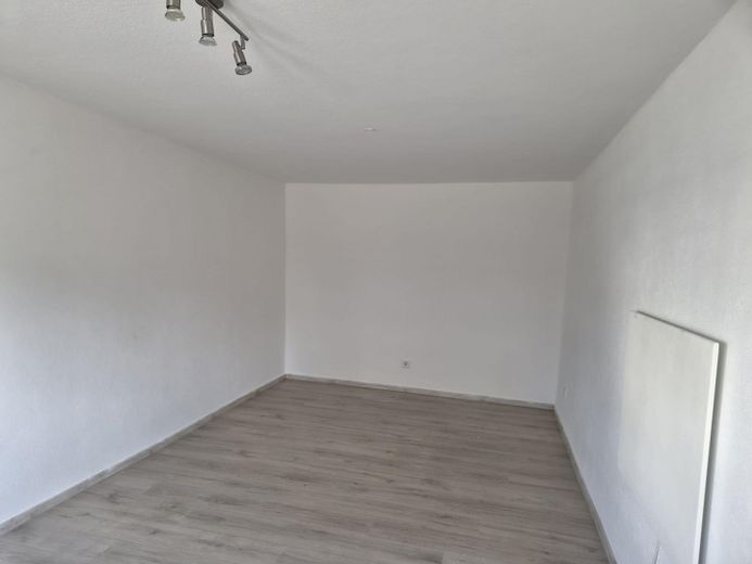 Viel Platz für ein gutes Leben in diesem freistehenden Einfamilienhaus mit Garten + Einliegerwohnung – noch mehr Platz