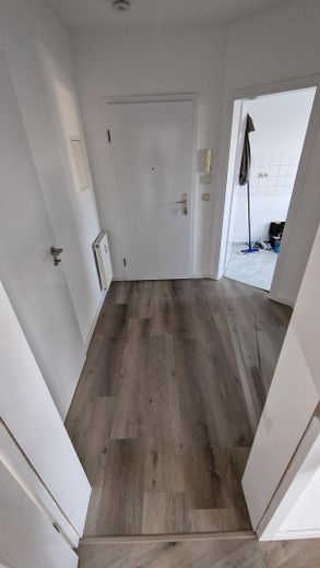 Flur, Eing., re Küche, li Abst