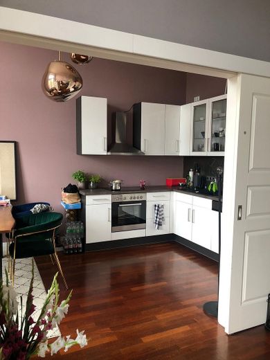 Piso de 3 habitaciones con balcón y amplio sótano, incluida plaza de aparcamiento – Foto 4