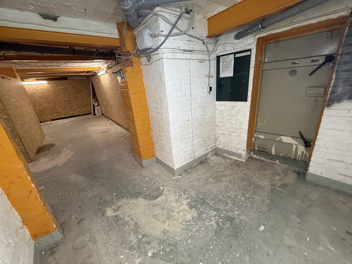 100 m² Lagerfläche | Strom, Wasser, WC | Bayerischer Platz | auch teilbar – Raum 2 - 48qm