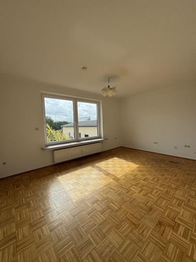 3 Zimmer. 2 Bäder. EBK. Balkon & Terrasse. Garage. Achim Uphusen – Foto 3