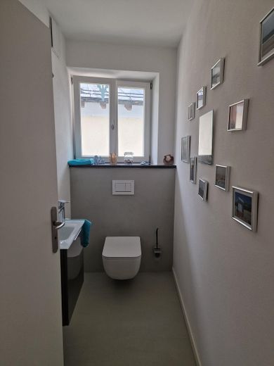 Particolare appartamento penthouse di 5 locali con balcone nel centro storico di Bad Tölz – Gaste WC Obergeschoss