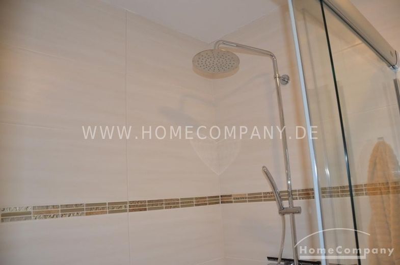 Casa molto bella e confortevole con giardino, terreno di circa 800 mq e doppio posto auto coperto – acf9e373b4763054018974a525e1c2d29596843d.jpg