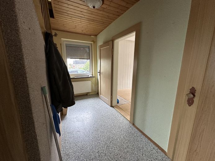 Eigenheim am SW-Stadtrand mit schönem Garten – EG Flur