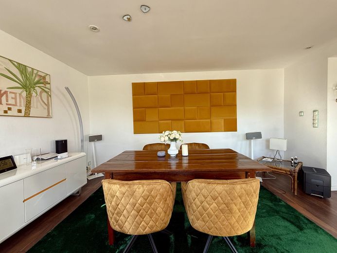 NEU! Ikonische, lichtdurchflutete Landhaus Villa mit Einliegerwohnung & mögl. Grundstkserweiterung – Esszimmer