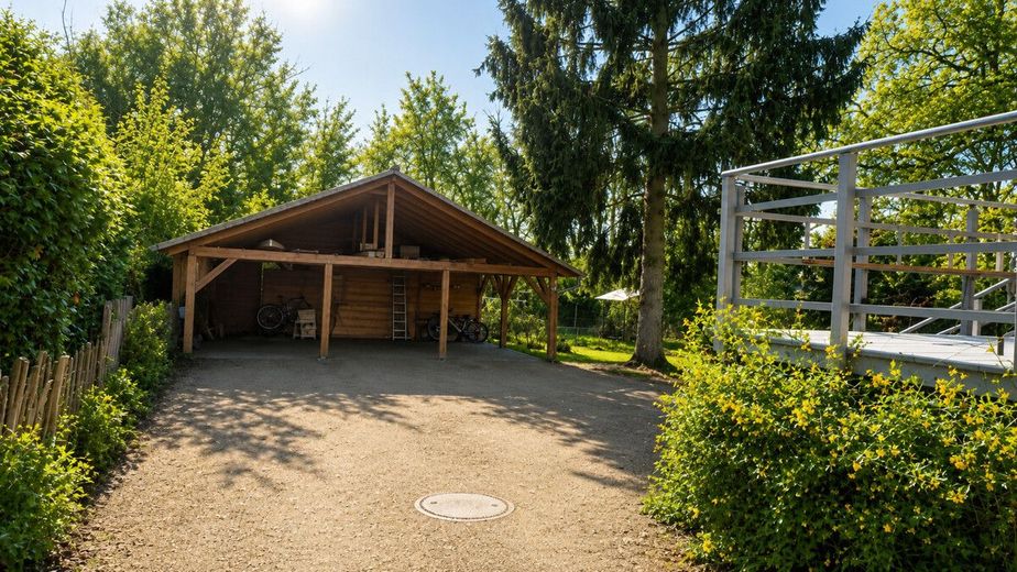 PROVISIONSFREI|Repräsentative Stadtvilla mit 3 Wohneinheiten, Dachterrasse &amp; Parkgrundstück – Carport