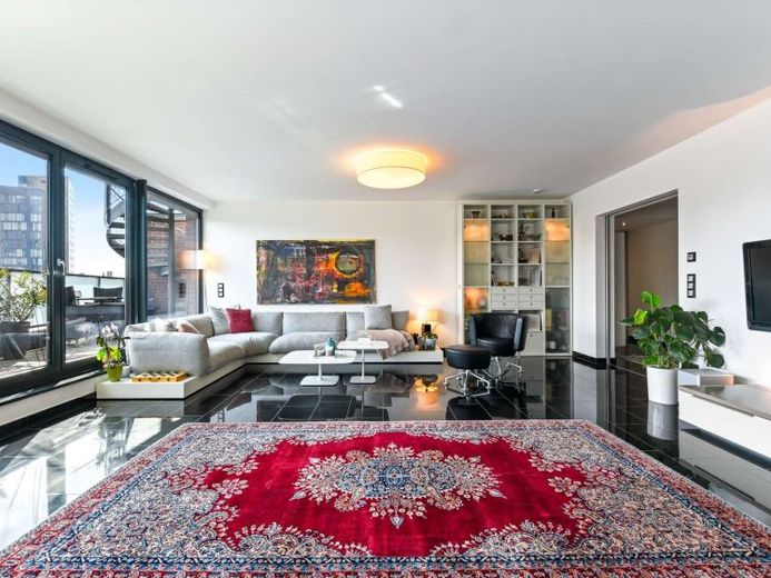 Hamburg im Herzen, die Elbe im Blick - außergewöhnliches Penthouse mit 3 Terrassen – Foto 1