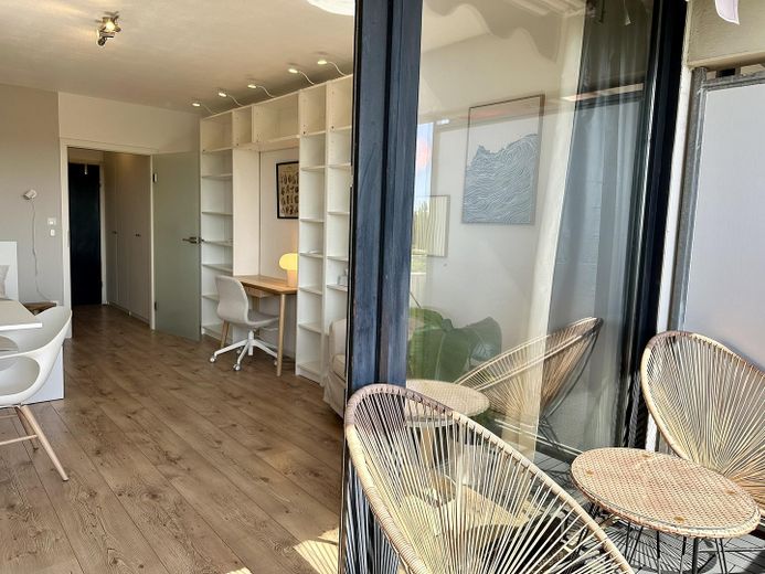 VANAF AUG 2027: Stijlvol gemeubileerd appartement | Tijdelijk wonen | Gemeubileerd wonen in Sachsenhausen – Blick vom Balkon