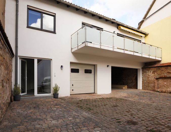 Casa unifamiliare ristrutturata con 2 garage enormi e innumerevoli possibilità di sviluppo – Foto 24