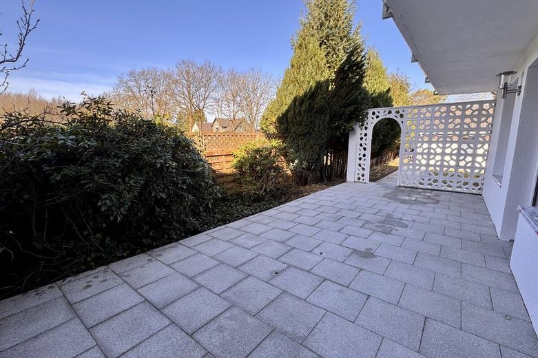 Stilvolles Einfamilienhaus mit hochwertiger Teilsanierung und großzügiger Garage – Bild 13