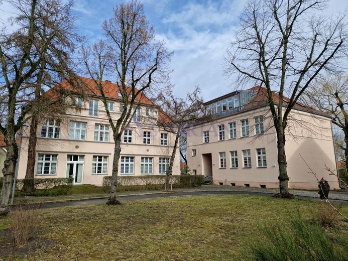 Bezugsfreie Wohnung vor den Toren Berlins – Gebäude