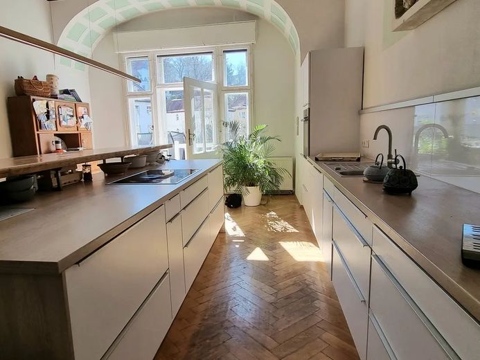 Private sale: Historic villa with 9 rooms and a garden – Küche