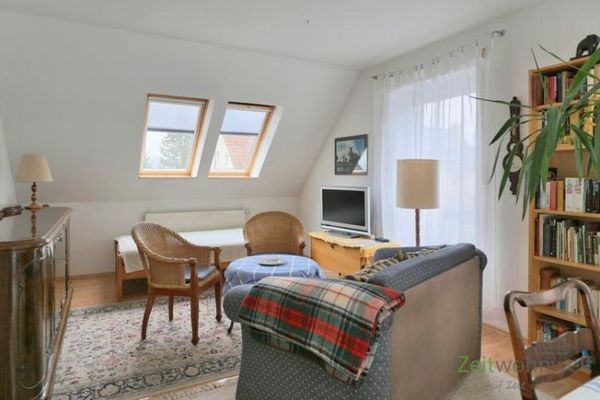 (EF1321_M) Jena: Nord, möblierte 2-Zimmer-Wohnung mit Dachbalkon in ruhiger grüner Lage, PKW-Stellplatz inkl.