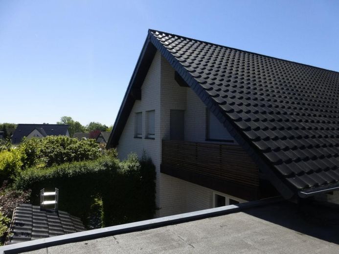 Familienhaus mit Charakter – großzügiges Wohnen auf höchstem Niveau in Mönchengladbach-Odenkirchen – Außenansicht Haus Garage
