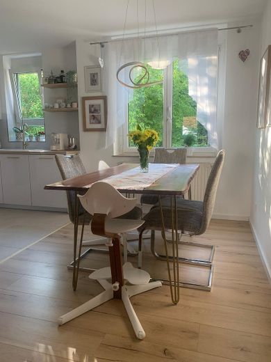 Attraktive und moderne 4-Zimmer Wohnung in begehrter Wohnlage – Photo 2
