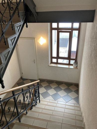Gemütliche 3-Zimmer mit Laminat, Balkon und Wannenbad in zentraler Lage! – PHOTO-2023-02-07-09-25-59