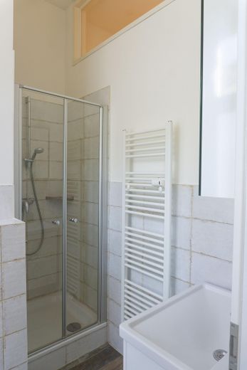 Ruhige Zweizimmerwohnung in beliebter Gegend in Berlin Kreuzberg – Badezimmer