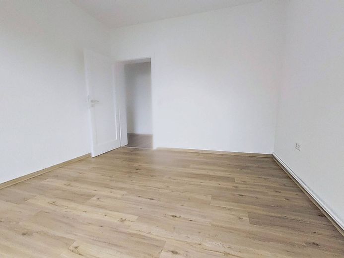 Büyük oturma mutfağına sahip aydınlık 2 odalı daire – Ansicht II: Wohnzimmer