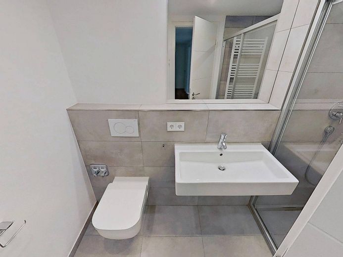 Moderno y espacioso piso de 3 habitaciones con BALCÓN y COCINA INTEGRADA en el oeste de Stuttgart – Ansicht II: Bad