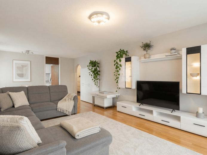 Großzügig wohnen in Taufkirchen – 4 Zimmer, ca. 103 m² & zwei Balkone – Foto 1