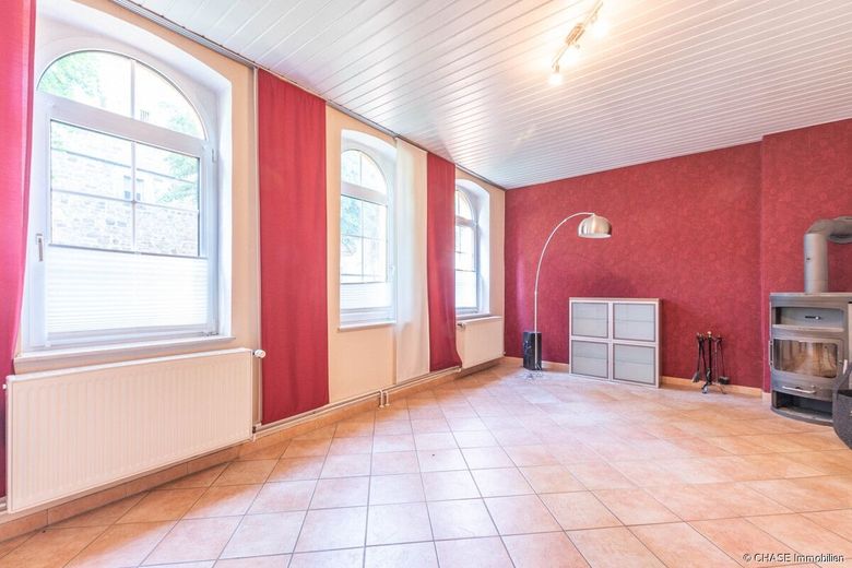 Teilsaniertes Einfamilienhaus mit Garten - Einzigartiges Wohnen an der Kirche, Groß Berkel! – Wohnzimmer Einliegerwohnung Erdgeschoss