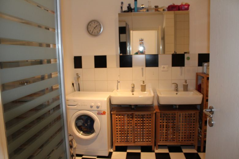 Sonnige Wohnung mit Terasse und Laubengang (1.OG) – Bad