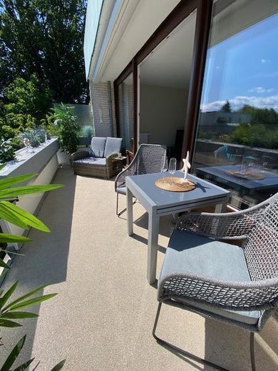 EINZIEHEN UND WOHLFÜHLEN... moderne 2-Zimmerwohnung in Bestlage – Großer Balkon mit Markise